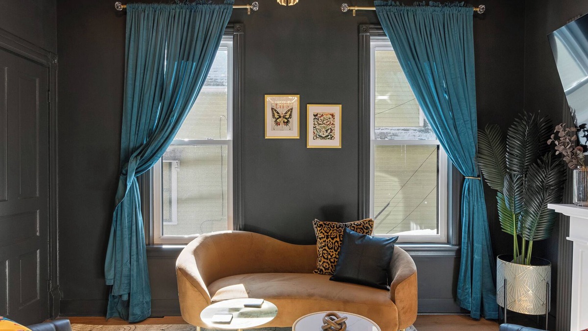 Fifth Ward House | The Deco Lounge: Parking, Patio & Luxe Style. Get your Gatsby on!