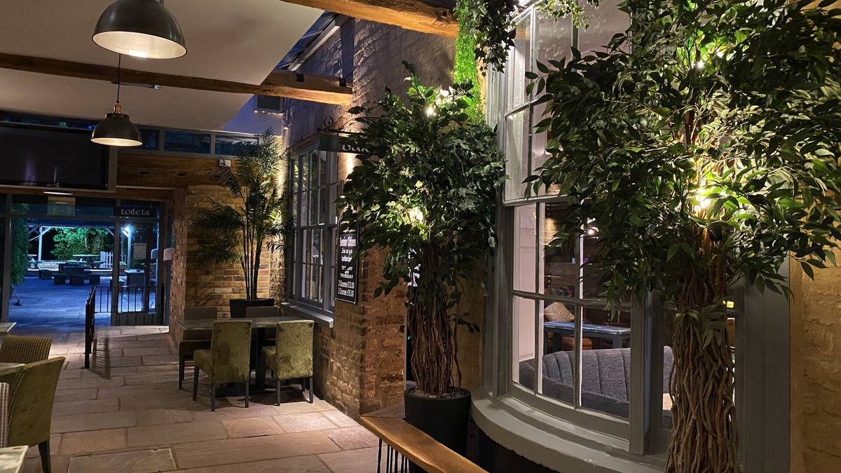 Market Deeping Hotel | The Deeping Stage