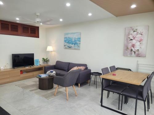 Đien Bien Apartment | The Delice house near Train street, old Quarter