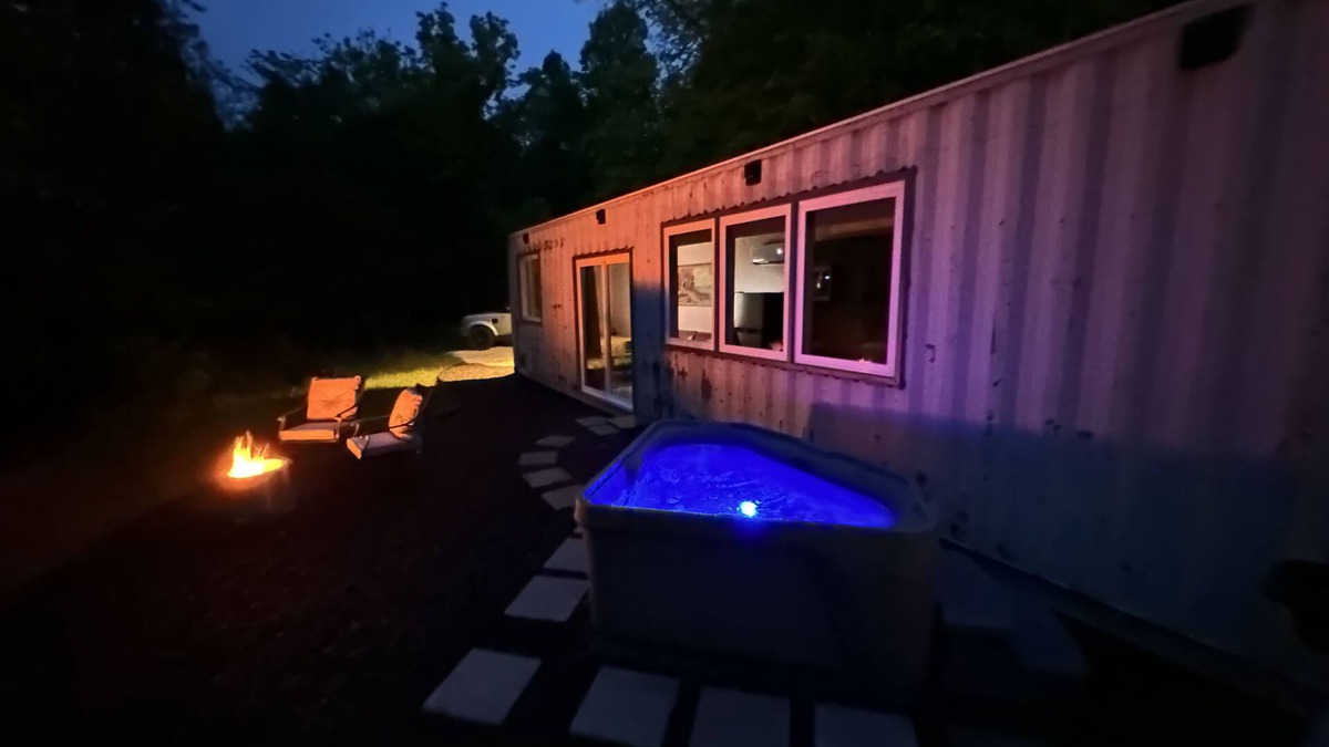 Stanton Cabin | The DEN Shipping Container Cabin-HotTub!-High Speed WiFi!-Great View & Location!