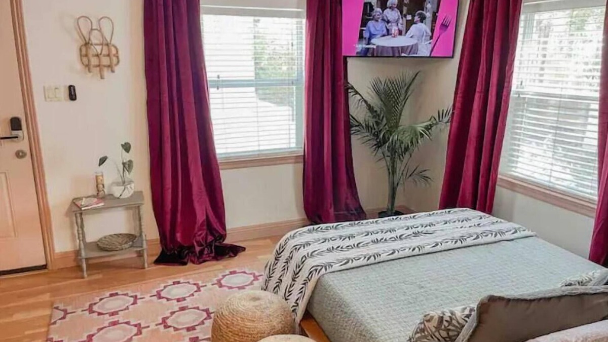 Roosevelt Apartment | The Desert Rose 💗 Downtown arts district studio