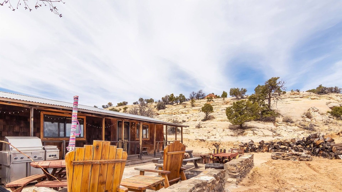 Monticello Cabin | The Desert View Cabin