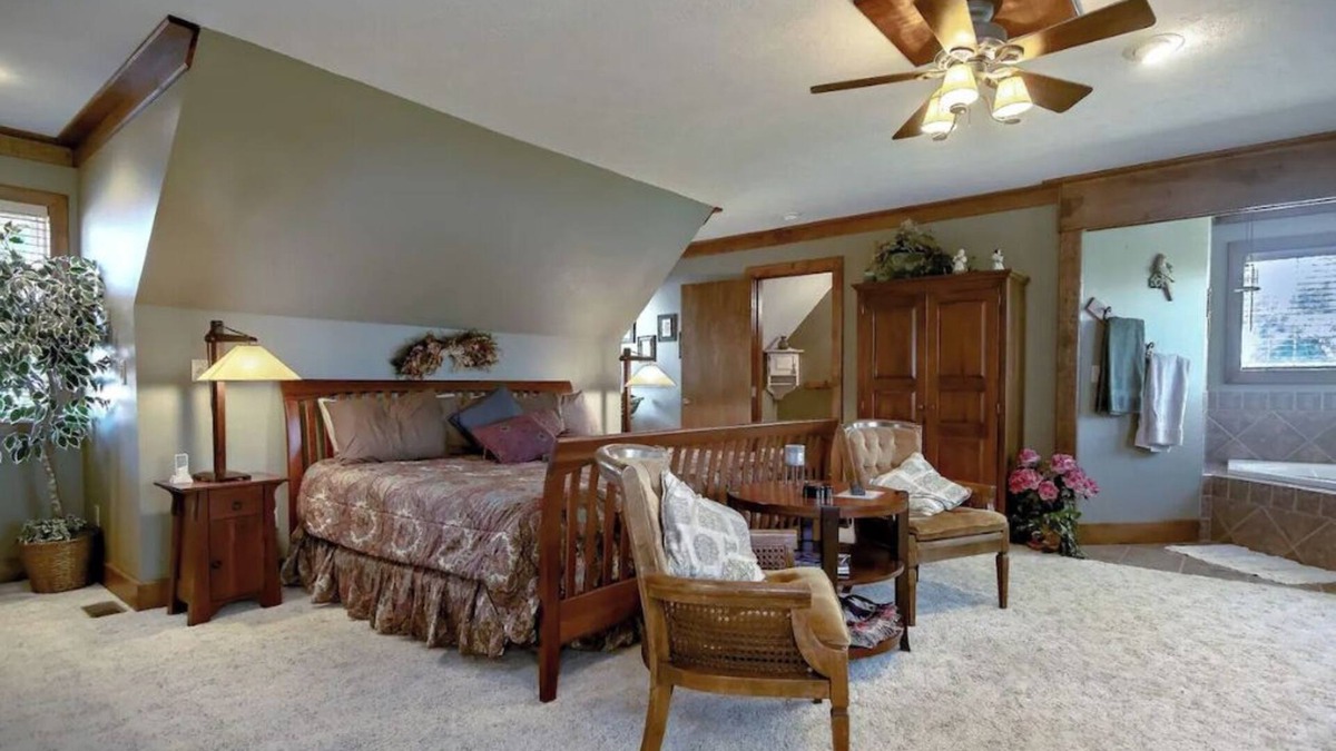 Marshfield Cabin | The Dickey House, Prairie Suite
