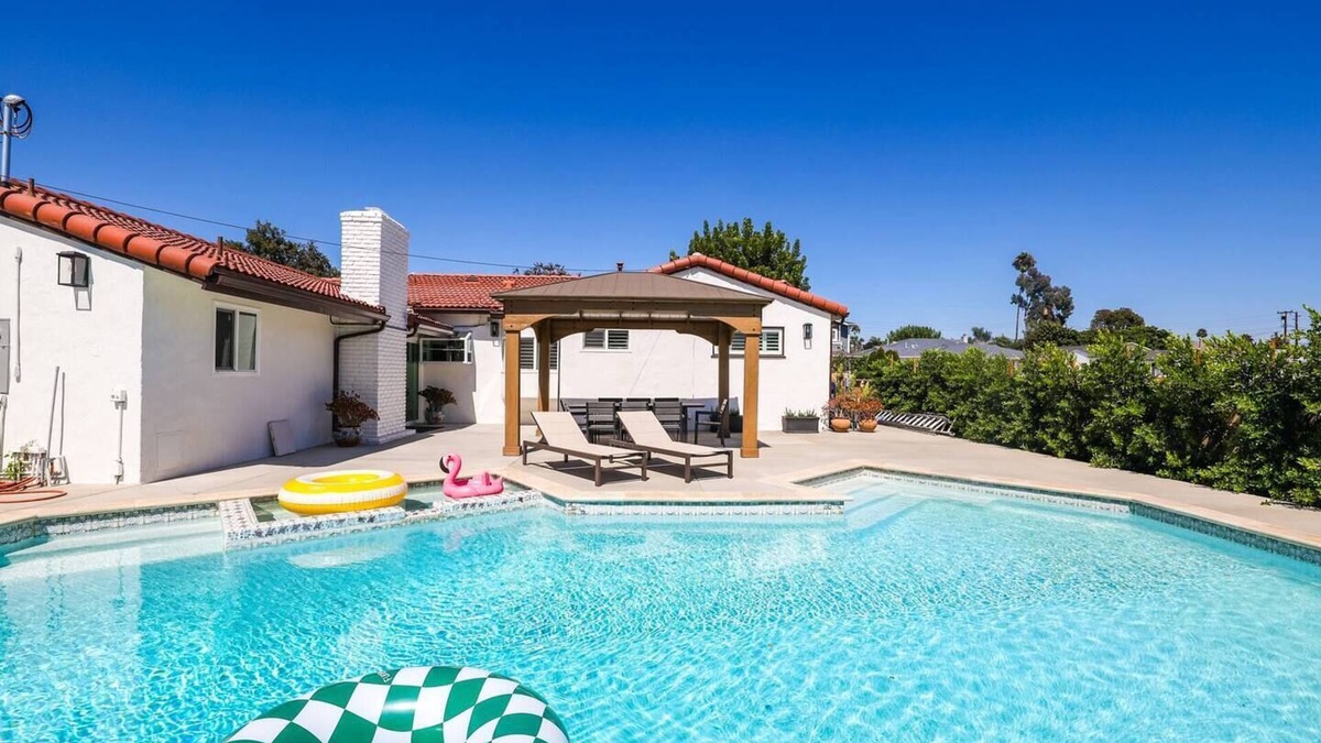 Tustin House | The Disneyland Pool Villa