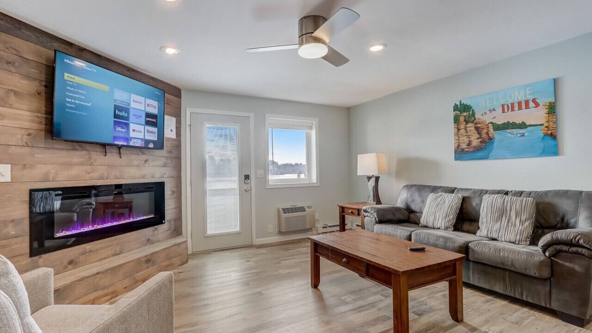 Lake Delton Condo | The Docksider - Couples & Young Families - Lakefront!