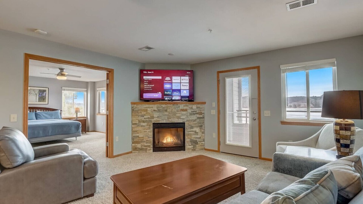 Lake Delton Condo | The Dockview on Lake Delton - Lakefront, PIckleball, Pools