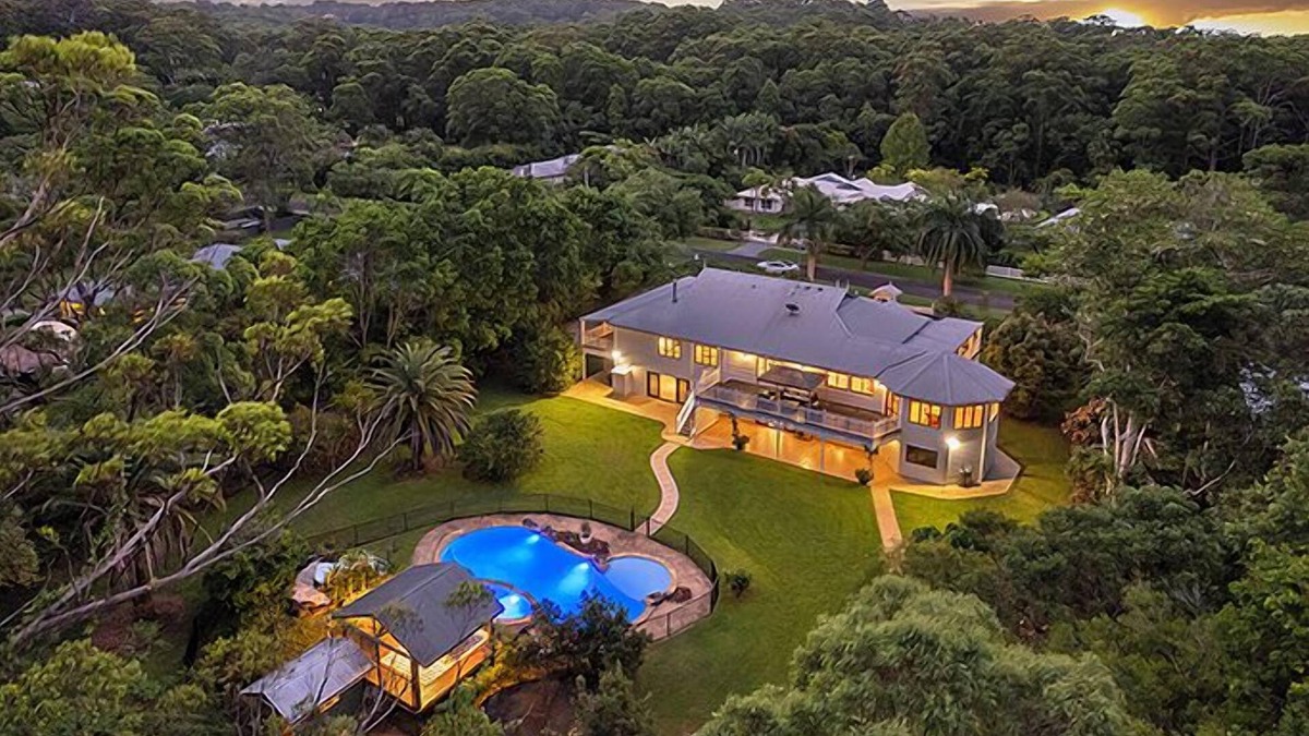 Doonan House | The Doonan House - Waterslide, Spa & Pool!