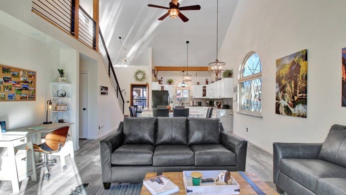 Woodland Park House | The Downtown Nugget - pet friendly. BL 330900