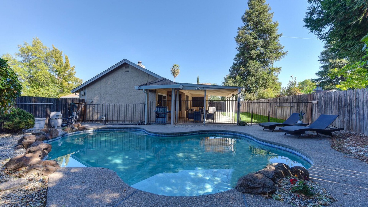 Pleasant Grove House | The Dream House Pool Garden Grill Close to Downtown Sacramento and Roseville