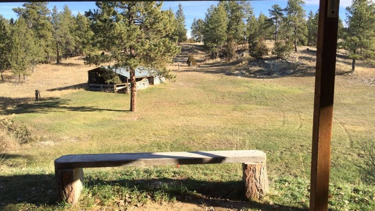 Roundup Cabin | "The Dugout" in the Bull Mountains.a quaint little getaway!