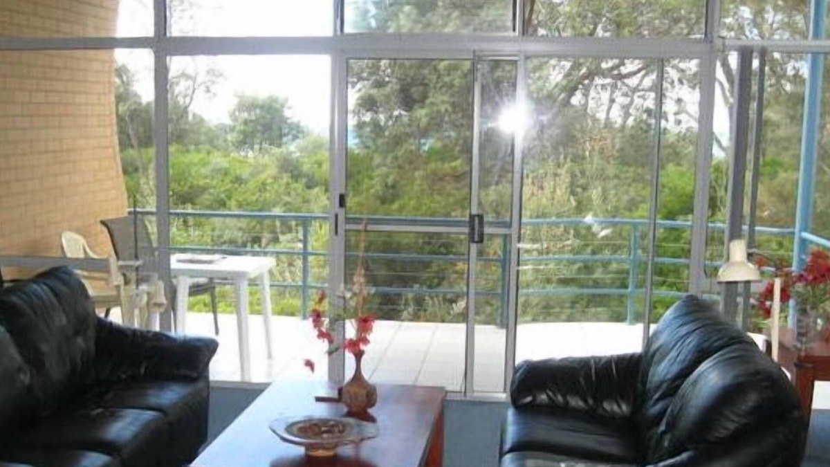 Broulee House | The Dunes, Broulee Beach, Luxury 3 bedroom, 2 bathrooms, linen provided.