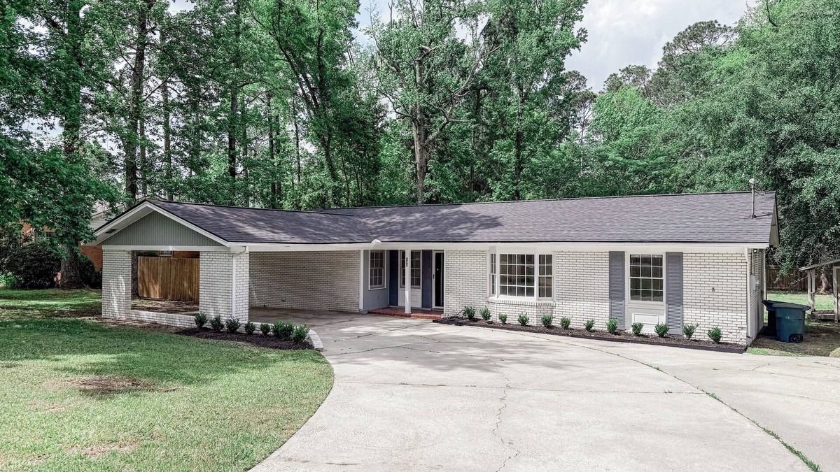 Statesboro House | The Eagle Lounge in Statesboro, GA