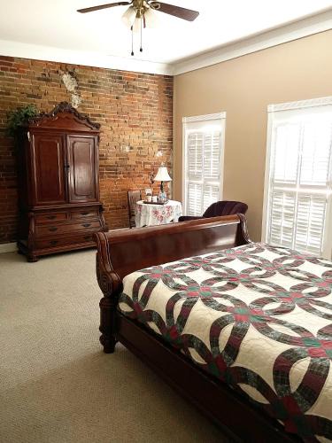 Louisiana Hotel | The Eagles Nest Inn