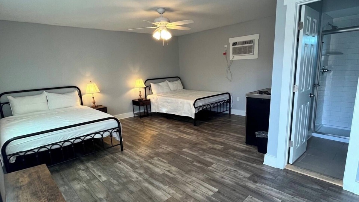 Panama City House | The East Bay Inn Room 5 - Cozy hotel in brilliant Panama City with AC, WiFi
