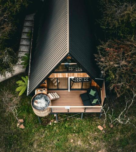 Deloraine Villa | The Eco Cabin Tasmania - Cedar Hot Tub