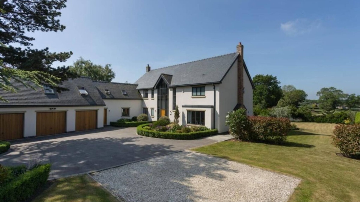 Easingwold Apartment | The Edge. Modern loft apartment in Yorkshire market town.