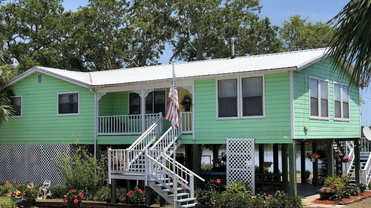 Cedar Key House | The Edgewater ~ New Dock ~ Spectacular Sunrises ~ Lots of Wildlife ~ Waterfrontn