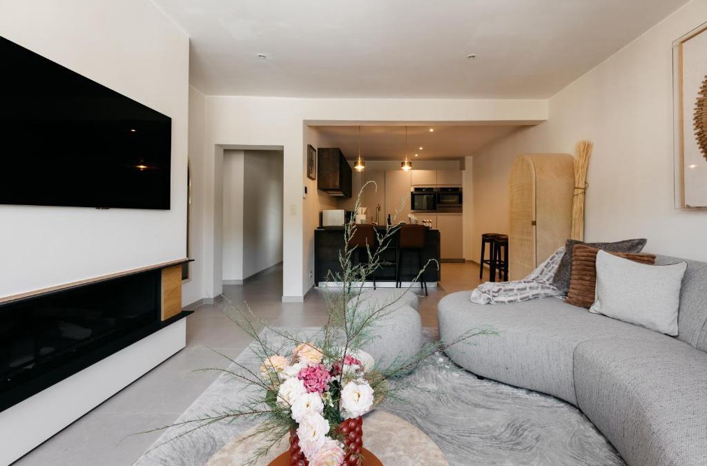 Jambes Apartment | The Edgewater Suites - SKYLINE