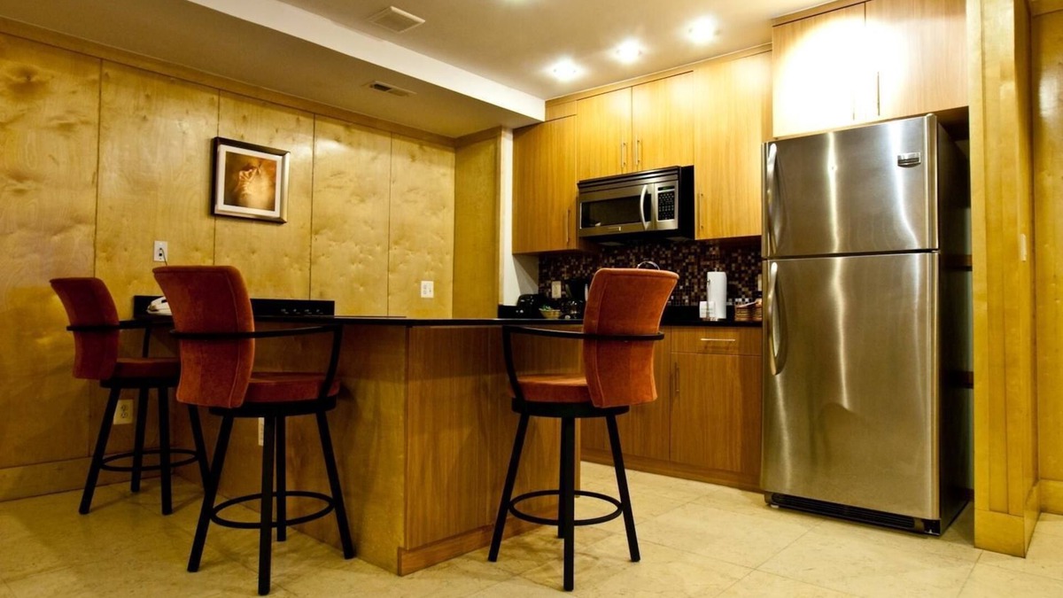 Mount Vernon Square Apartment | The Eldon Luxury Suites