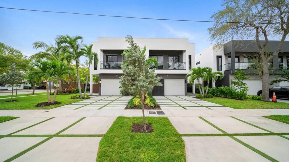 Victoria Park House | The Elements Home with 2 Pools