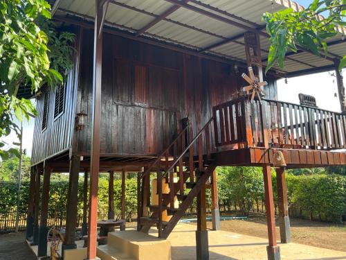 San Pa Thong Hotel | The Elephant House and Bungalows