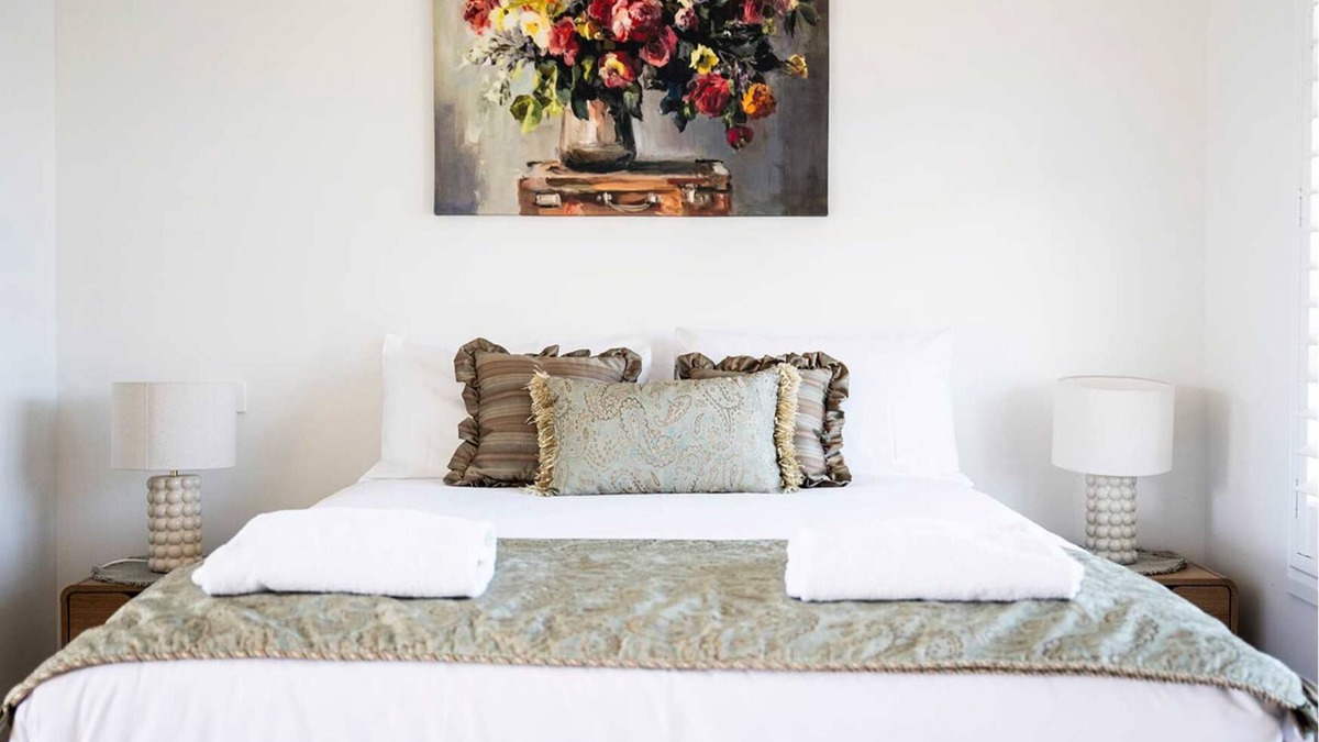 Orange Apartment | The Elm Apartments | The Gold Room