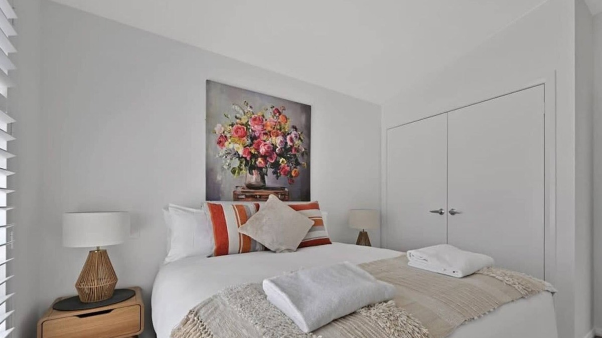 Orange Apartment | The Elm Apartments - The Orange Room