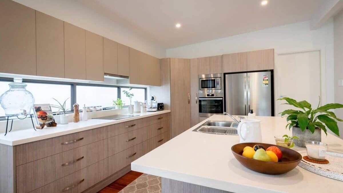 Kilaben Bay House | The Emerald Bower- 200m from the lake