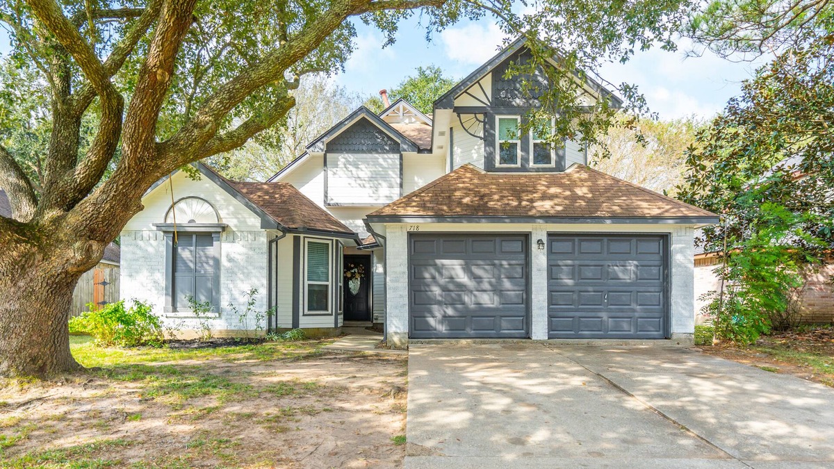 Friendswood House | The Emerald Cottage, Friendswood Texas