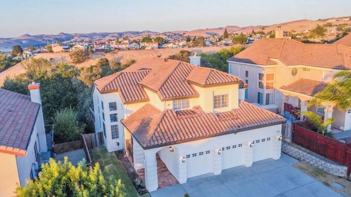 Hercules House | The Emerald Gem