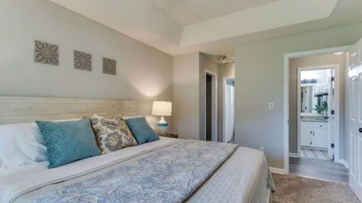 Lewisburg House | The Emerald-near Henry Horton- Sleeps 8- 2.5 baths