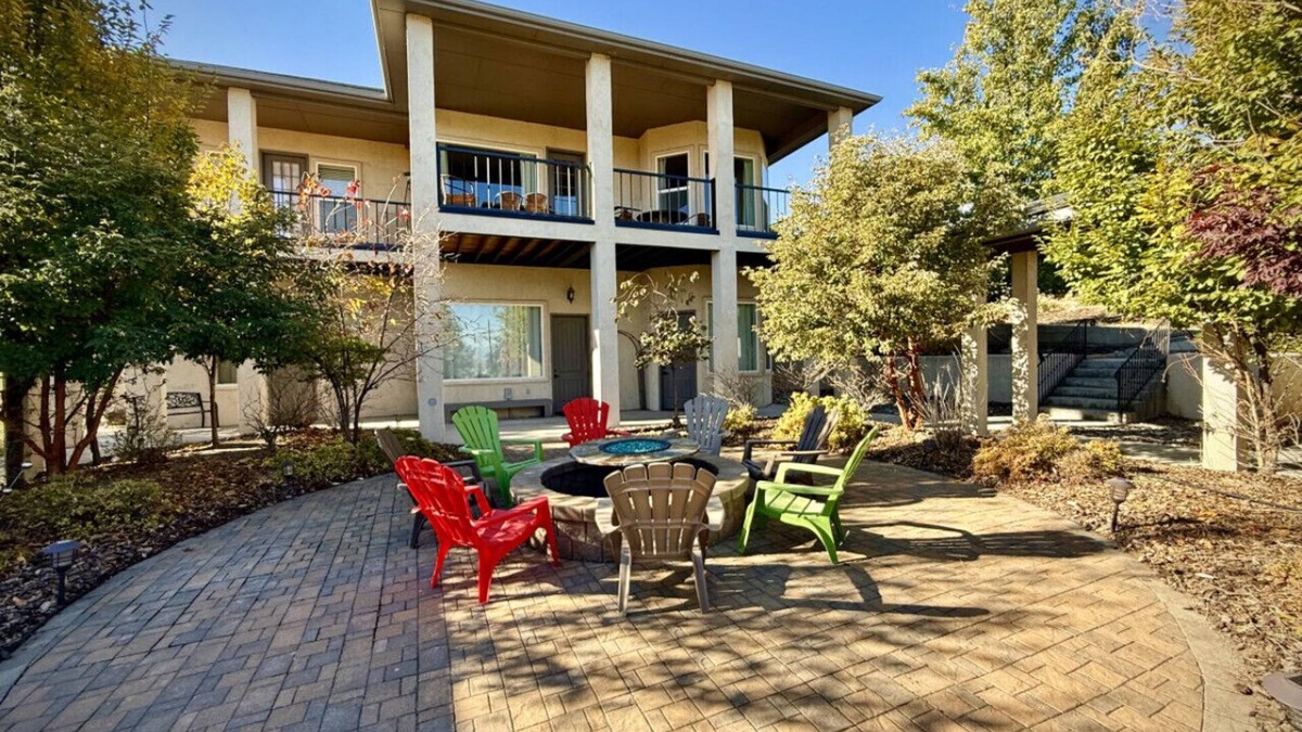 Baker City Apartment | The Entire Scenic Views Estate