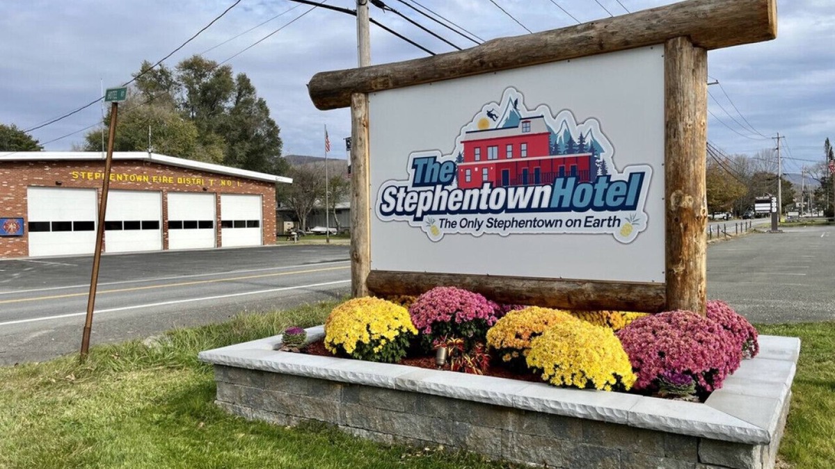 Stephentown House | The entire Stephentown Hotel! 28 person occupancy