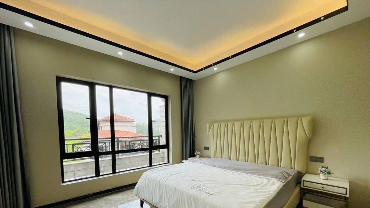 Futian CBD Apartment | The environment next to the park is beautiful