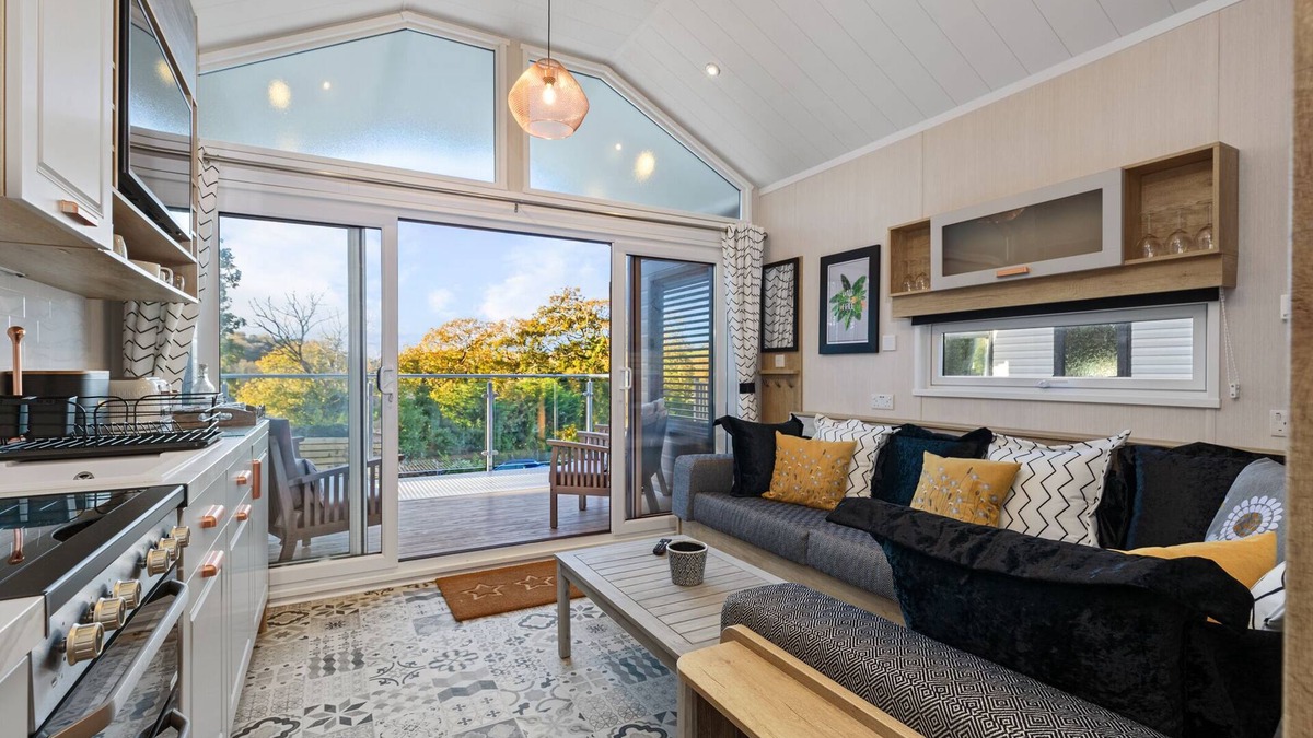 Wiseman's Bridge Ski Chalet | The Escape - Luxury Pod, Close to the beach