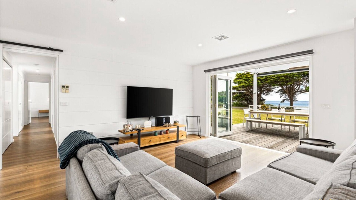 Indented Head Villa | The Esplanade Beach front, Luxury, Sleeps 8