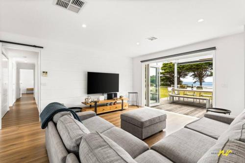 Indented Head House | The Esplanade Indented Heads- Beach front, Luxury, Sleeps 8, Spacious, Aircon, Heating,