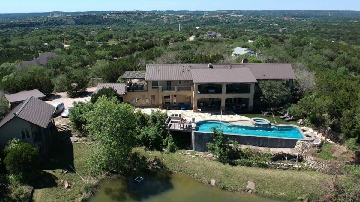 Barton Creek Highlands House | The Estate at Crystal Creek - 8 miles to Downtown!