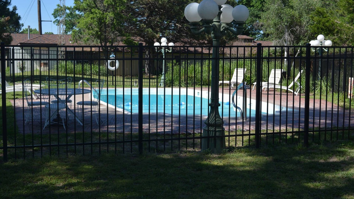 Pratt Hotel | The Evergreen Inn - Motel and RV Park