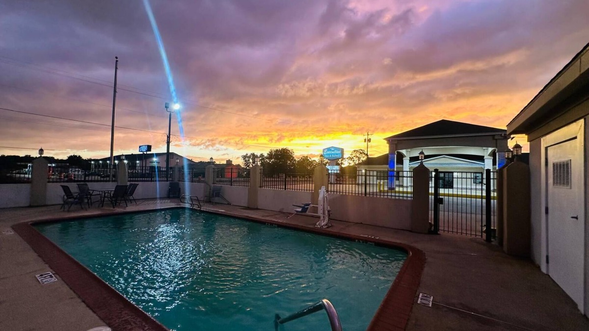 West Columbia Hotel | The Executive Inn & Suites