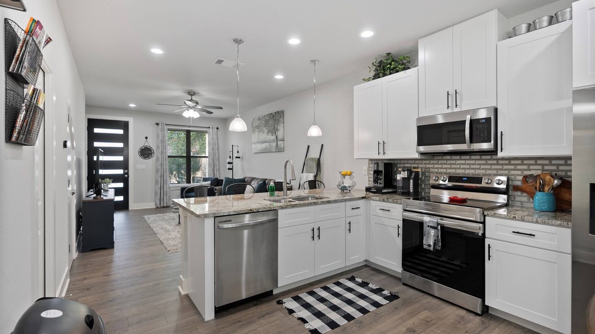 Point Venture House | The Fairway Flat – Lake Life Meets Golf Life