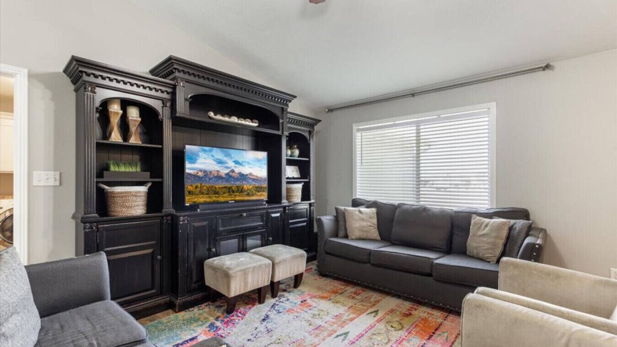 Idaho Falls House | The Family Falls Retreat | Sleeps 12 | Hot Tub
