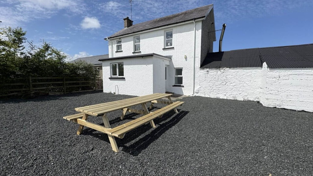 Ballycastle House | The Farm House Sleeping 8 people at Aganmore Farm
