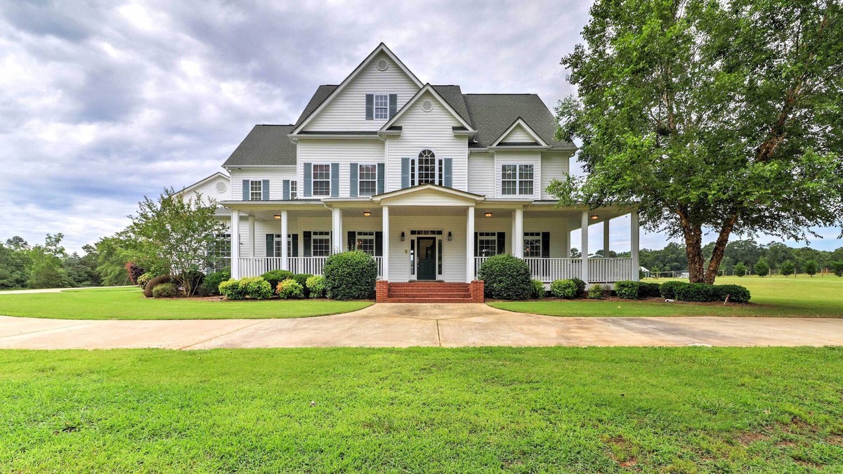 Zebulon House | 'The Farm Mansion' w/ 3 Stories + Private Pool!