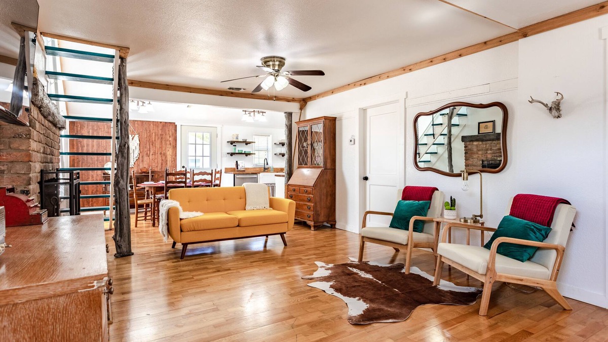 Crawford Other | The Farmhouse - 15min from Waco
