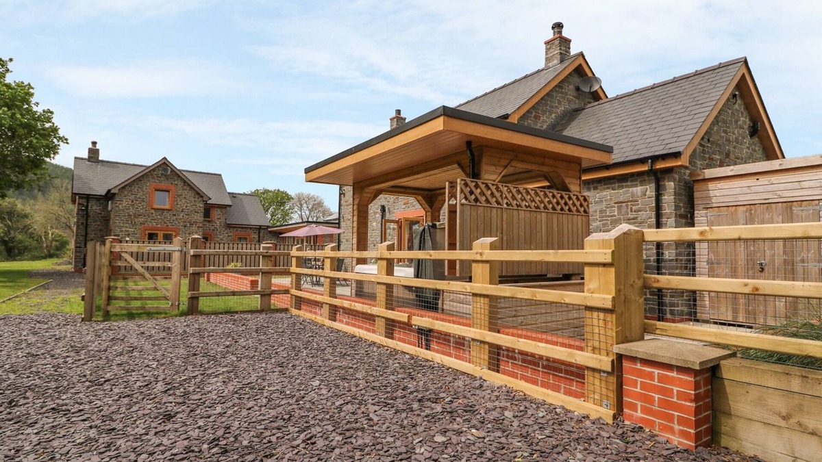 Glandyfi Cottage | The Farmhouse