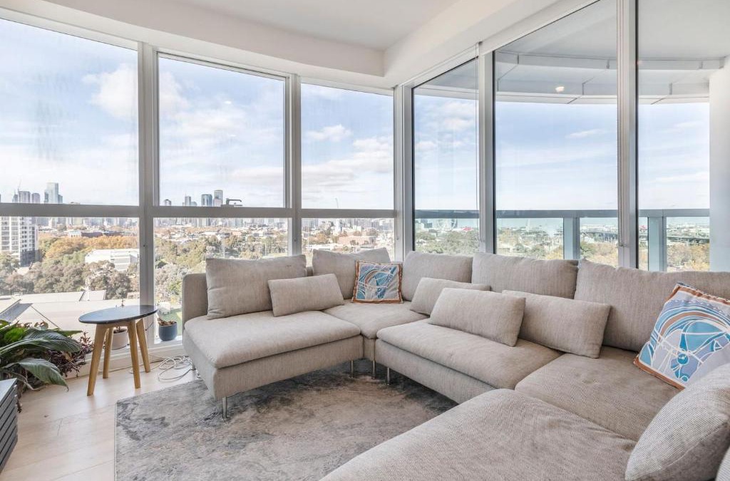 North Melbourne Apartment | 'The Fawn' Relish in Sub-Penthouse Panorama
