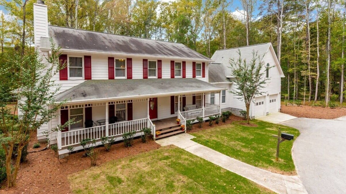 Fayetteville House | The Fayetteville Estate/Corporate Mon. Rental