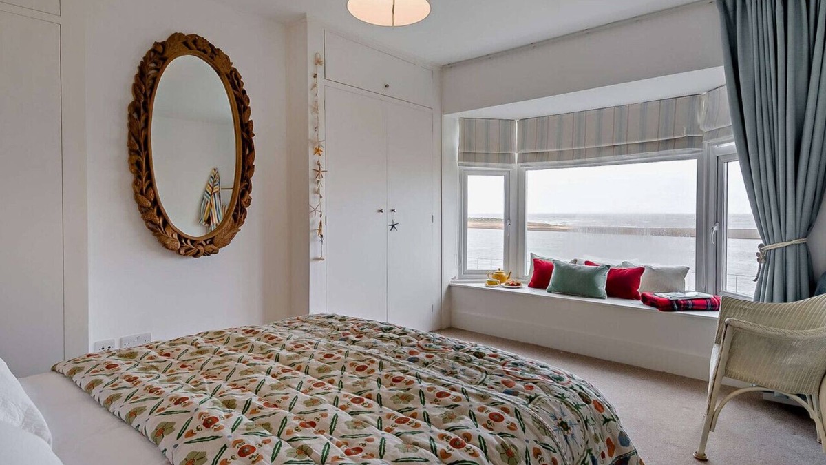 Felixstowe House | The Ferry Cottage - Three Bedroom House, Sleeps 6