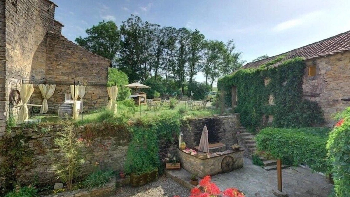 Saint-Jean-d'Alcapies House | THE FIELD OF FARM FORTIFIED Alcapies SOUTH AVEYRON (CAVE OF BLUE CHEESE)